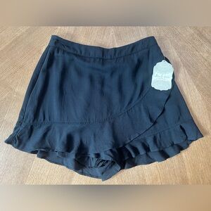 Altar’d State NWT Black soft, lightweight, ruffle skort women’s small
